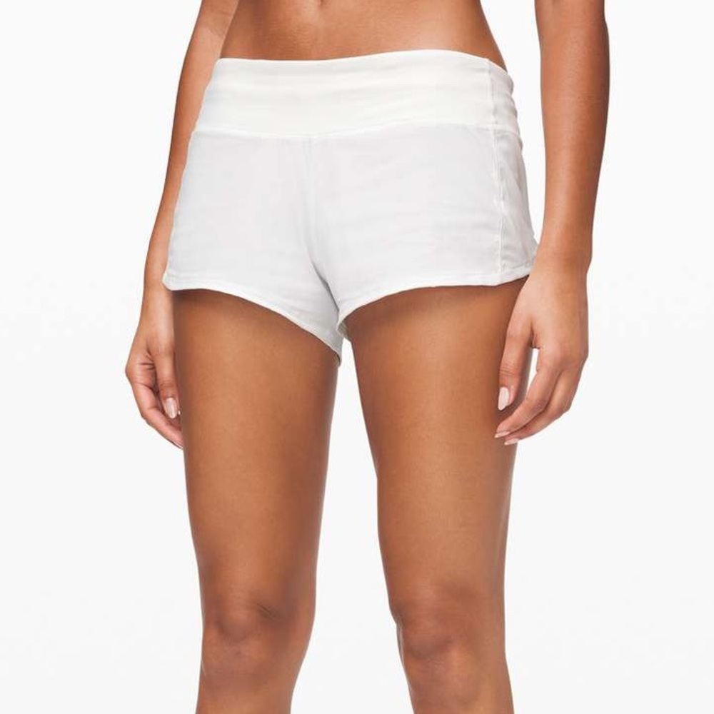 White Lululemon 2’ short